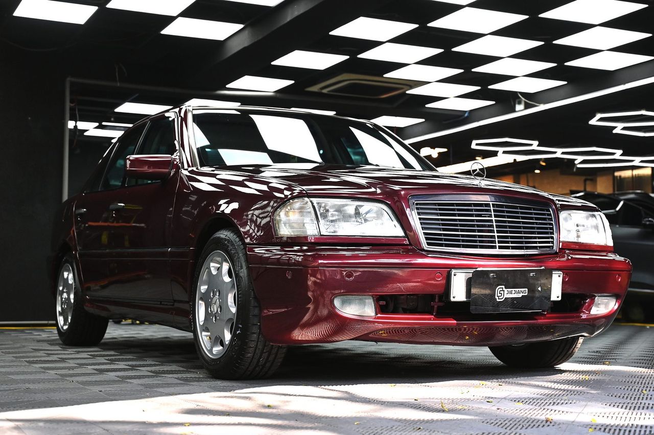 Mercedes-Benz C230 拋光與鍍膜施工案例 捷匠施工案例