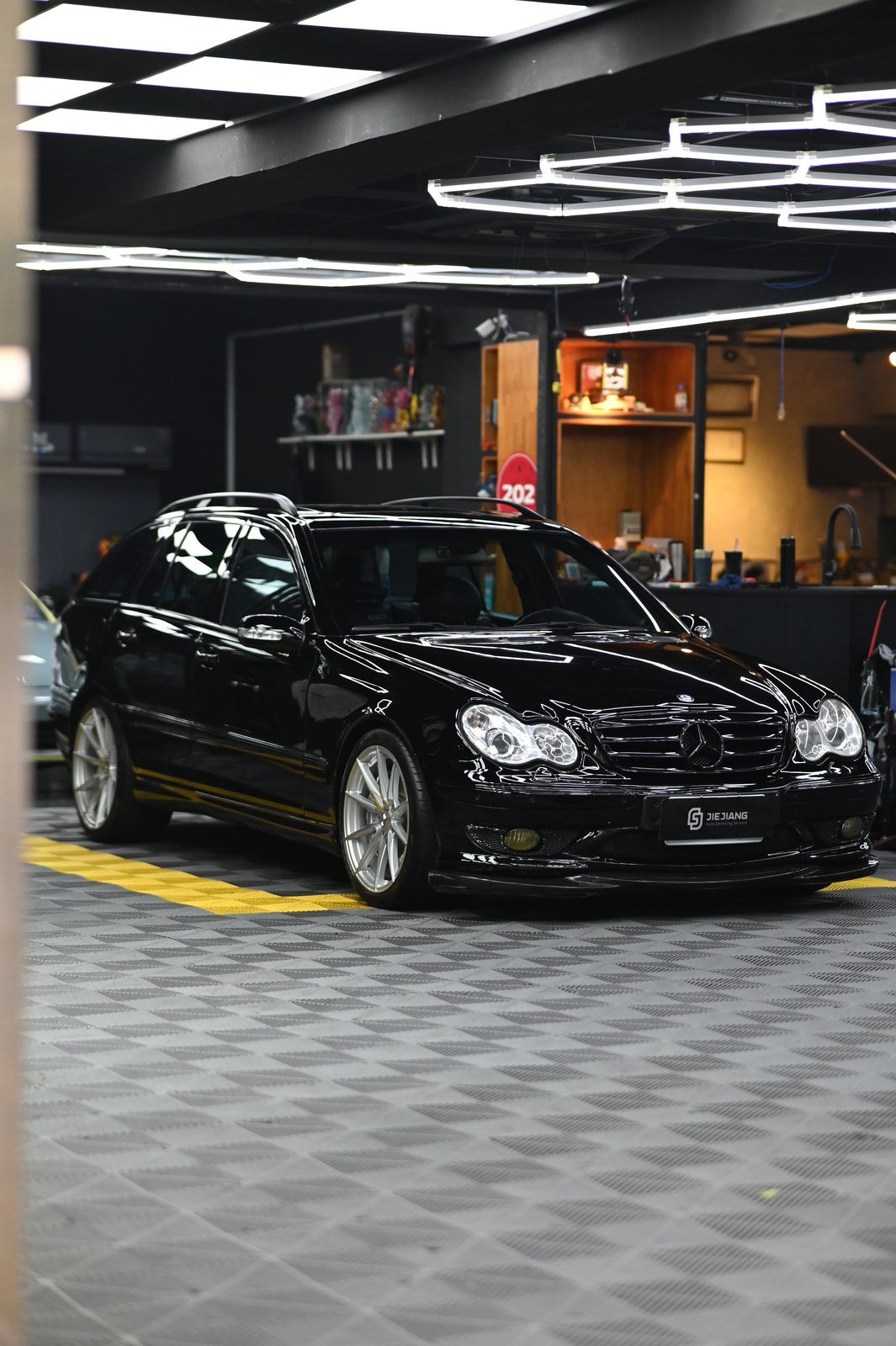 Mercedes-Benz 漆面鍍膜施工案例 捷匠施工案例