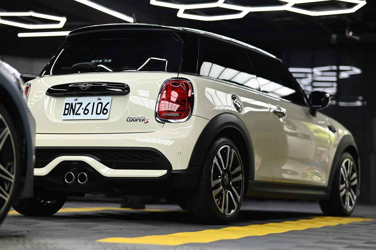 MINI Cooper 漆面鍍膜施工案例 捷匠施工案例