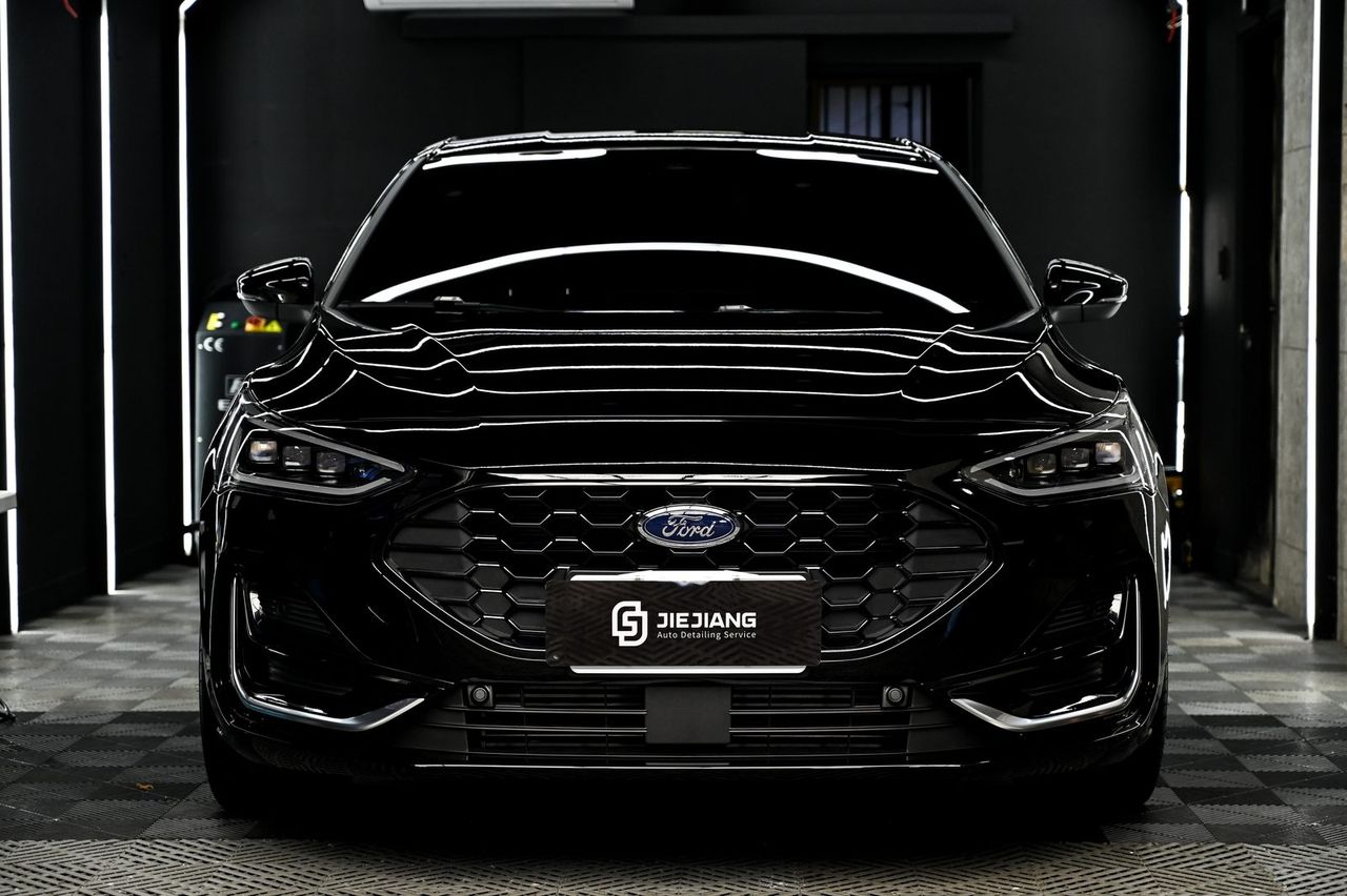 Ford Focus 漆面鍍膜施工案例 捷匠施工案例