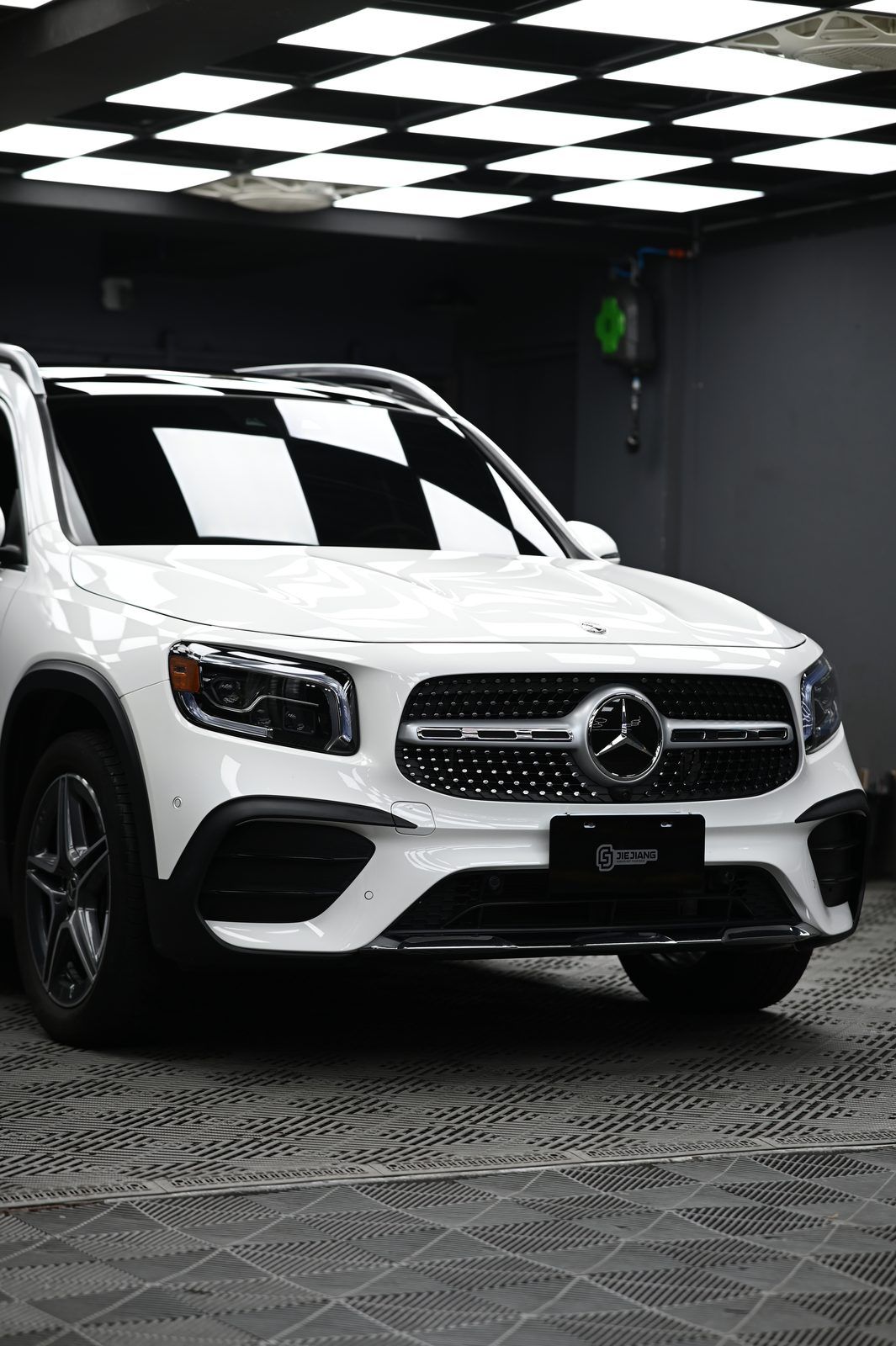 Mercedes-Benz GLB 250 漆面鍍膜施工案例 捷匠施工案例