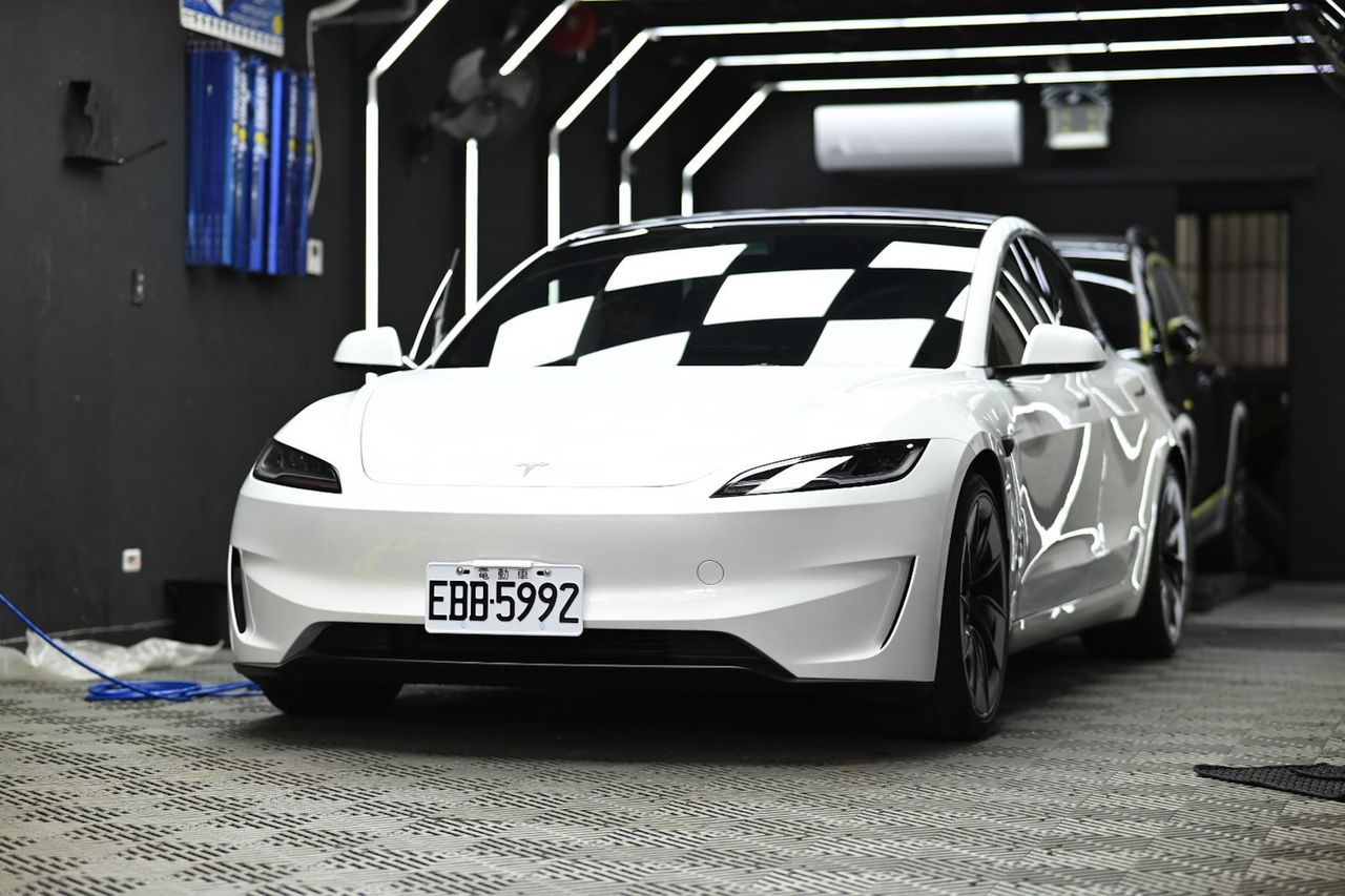 Tesla Model 3 漆面鍍膜施工案例 捷匠施工案例