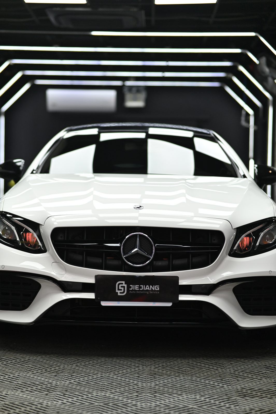 Mercedes-Benz E-Class 漆面鍍膜施工案例 捷匠施工案例
