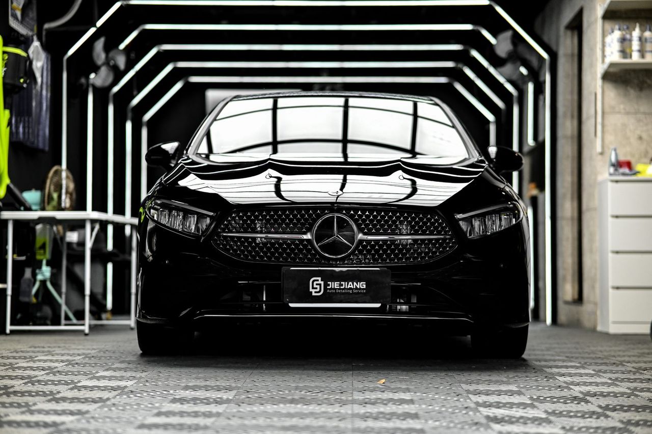 Mercedes-Benz A180 漆面鍍膜施工案例 捷匠施工案例