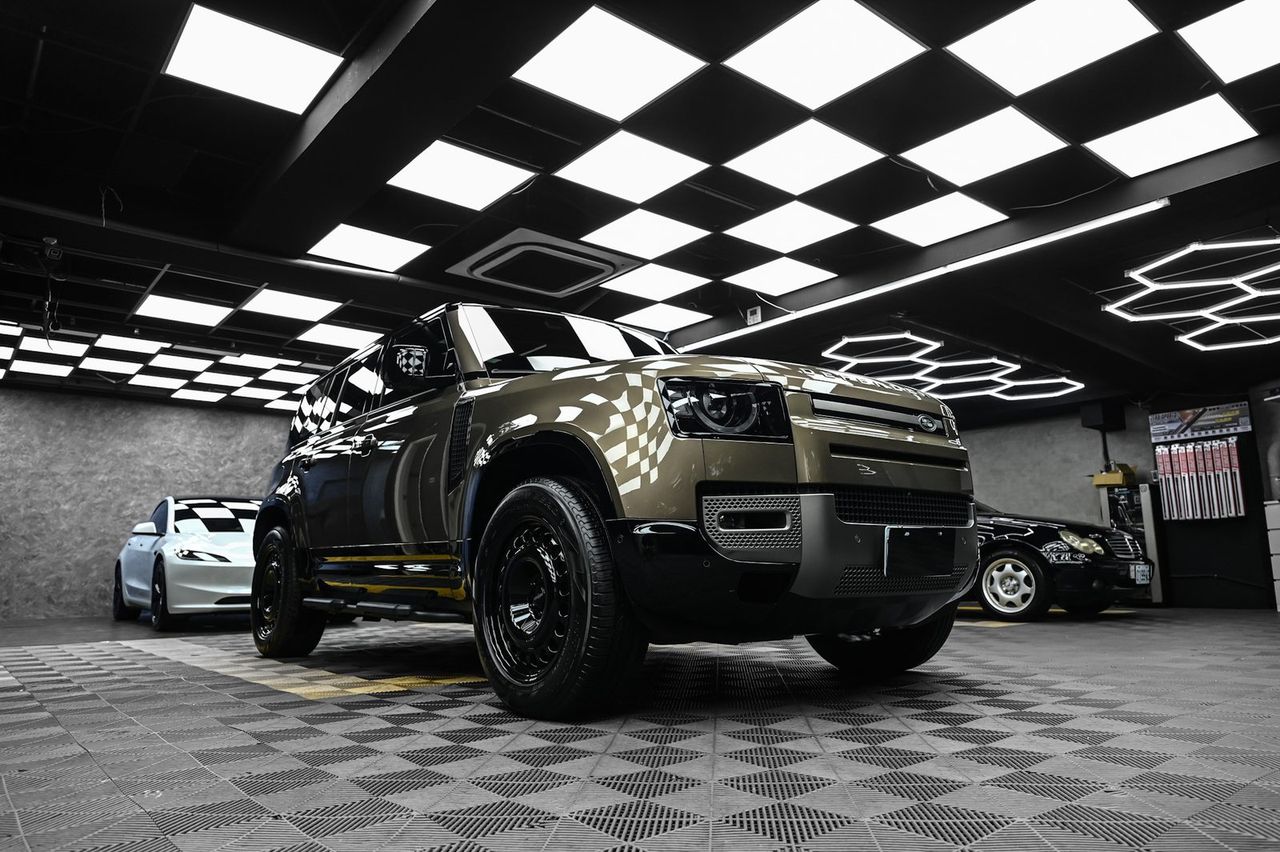 Land Rover Defender 拋光與漆面修復、全車犀牛皮施工案例 捷匠施工案例