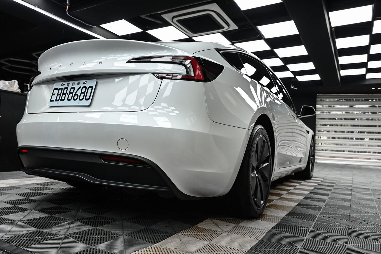 Tesla Model 3 拋光與漆面修復、全車犀牛皮施工案例 捷匠施工案例