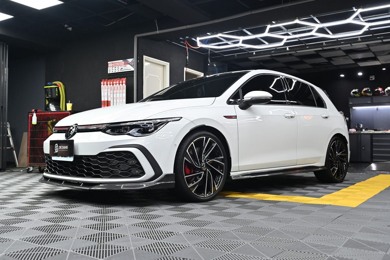 VW Golf GTI 拋光與漆面修復施工案例 捷匠施工案例