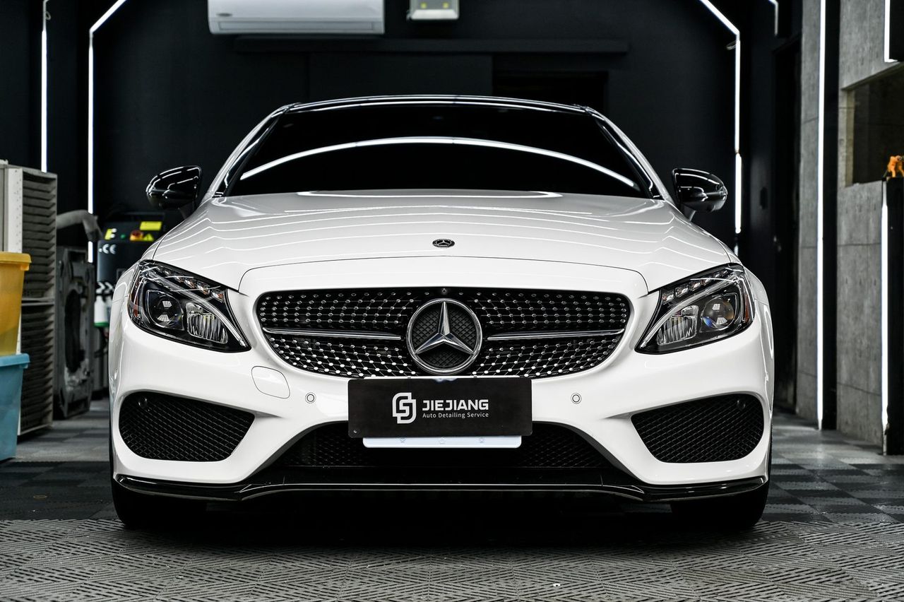 Mercedes-Benz C300 漆面鍍膜施工案例 捷匠施工案例