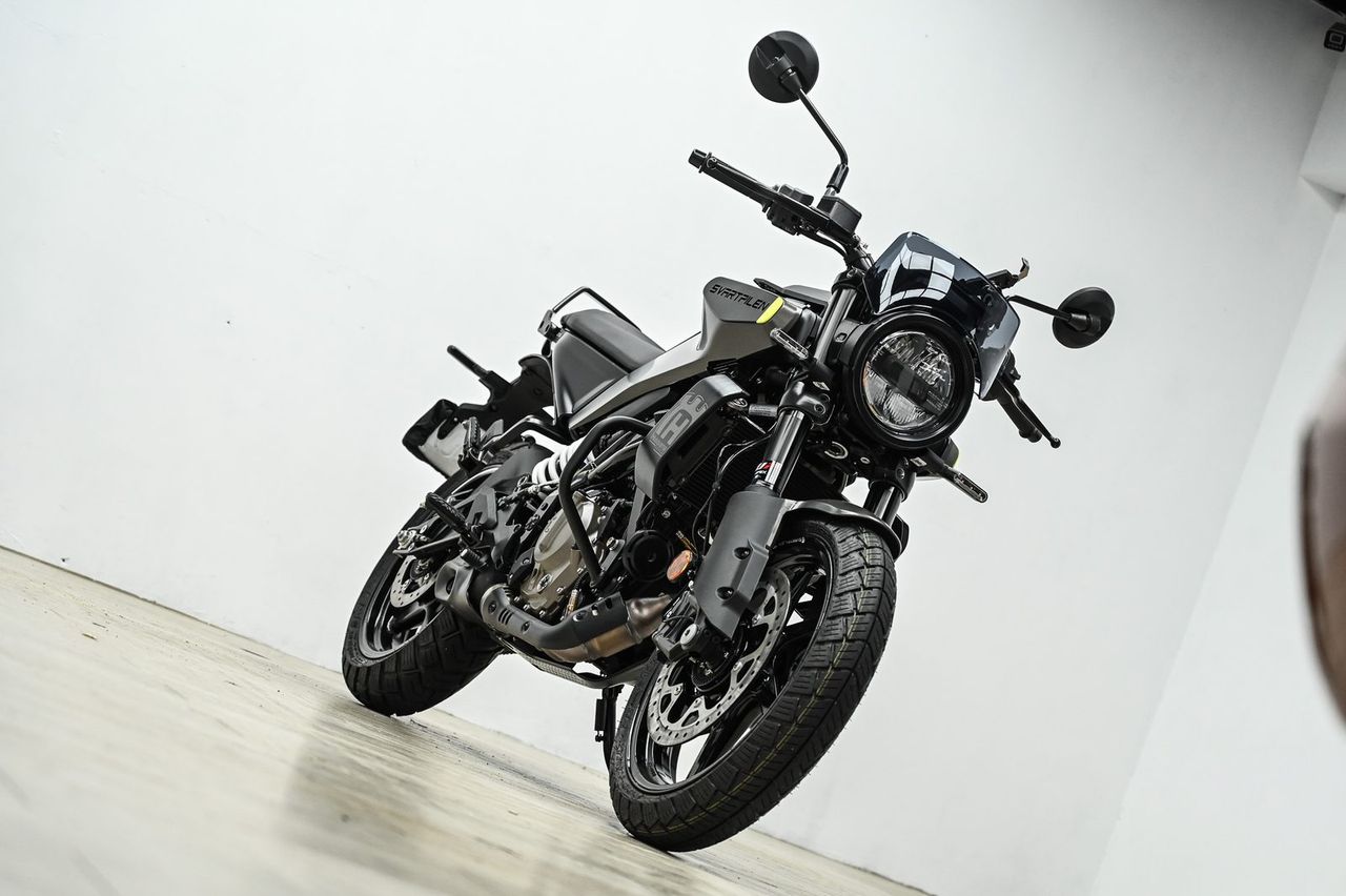 Husqvarna Svartpilen 250 全車犀牛皮施工案例 捷匠施工案例