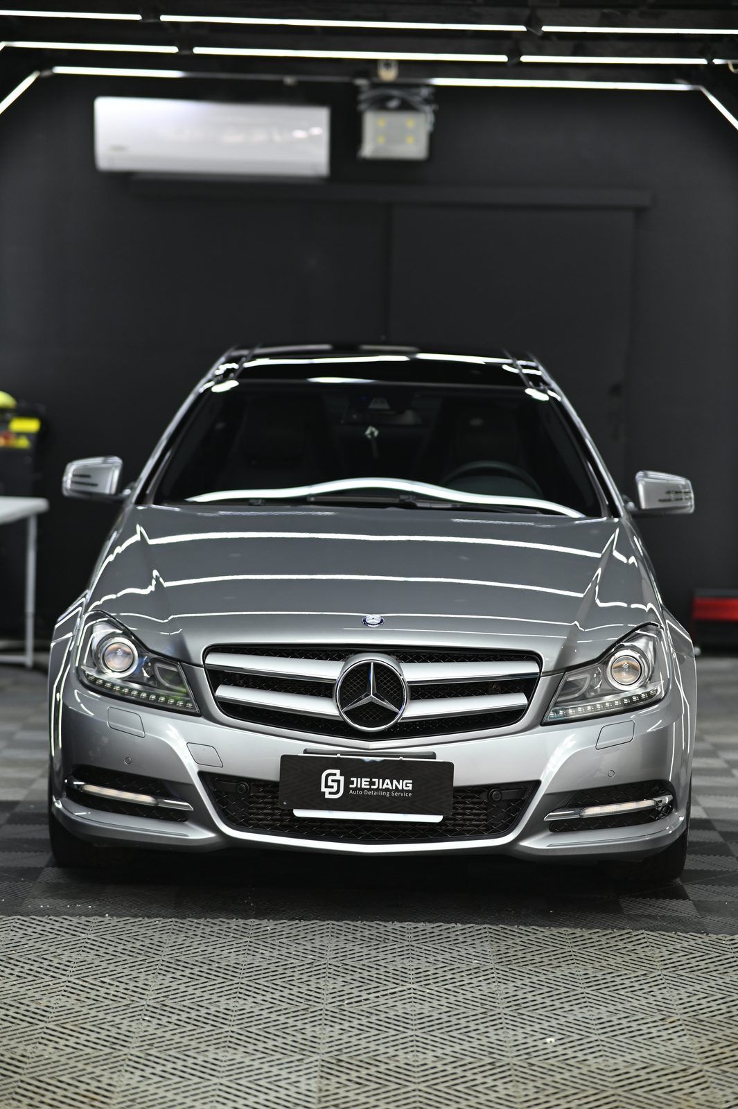 Mercedes-Benz C250 漆面鍍膜施工案例 捷匠施工案例