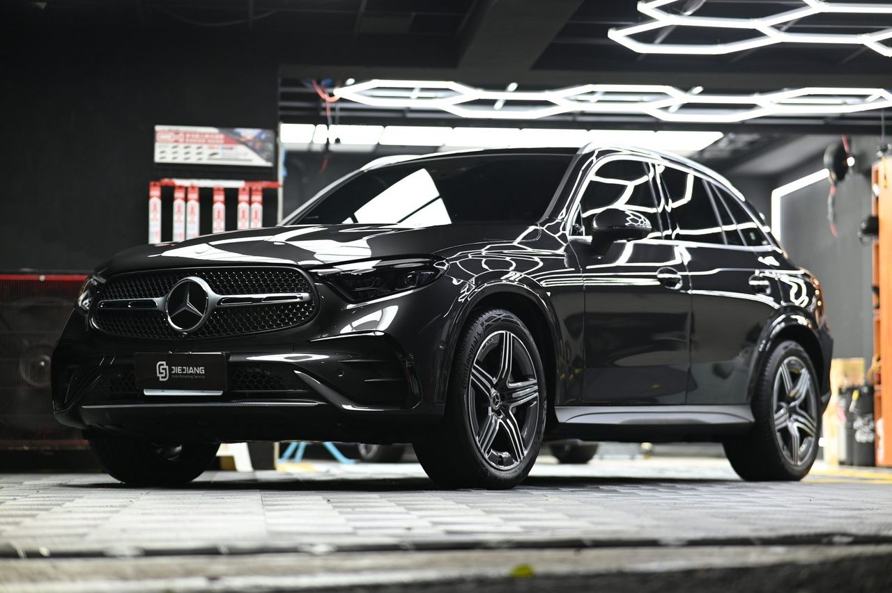 Mercedes-Benz GLC 300 漆面鍍膜施工案例 捷匠施工案例