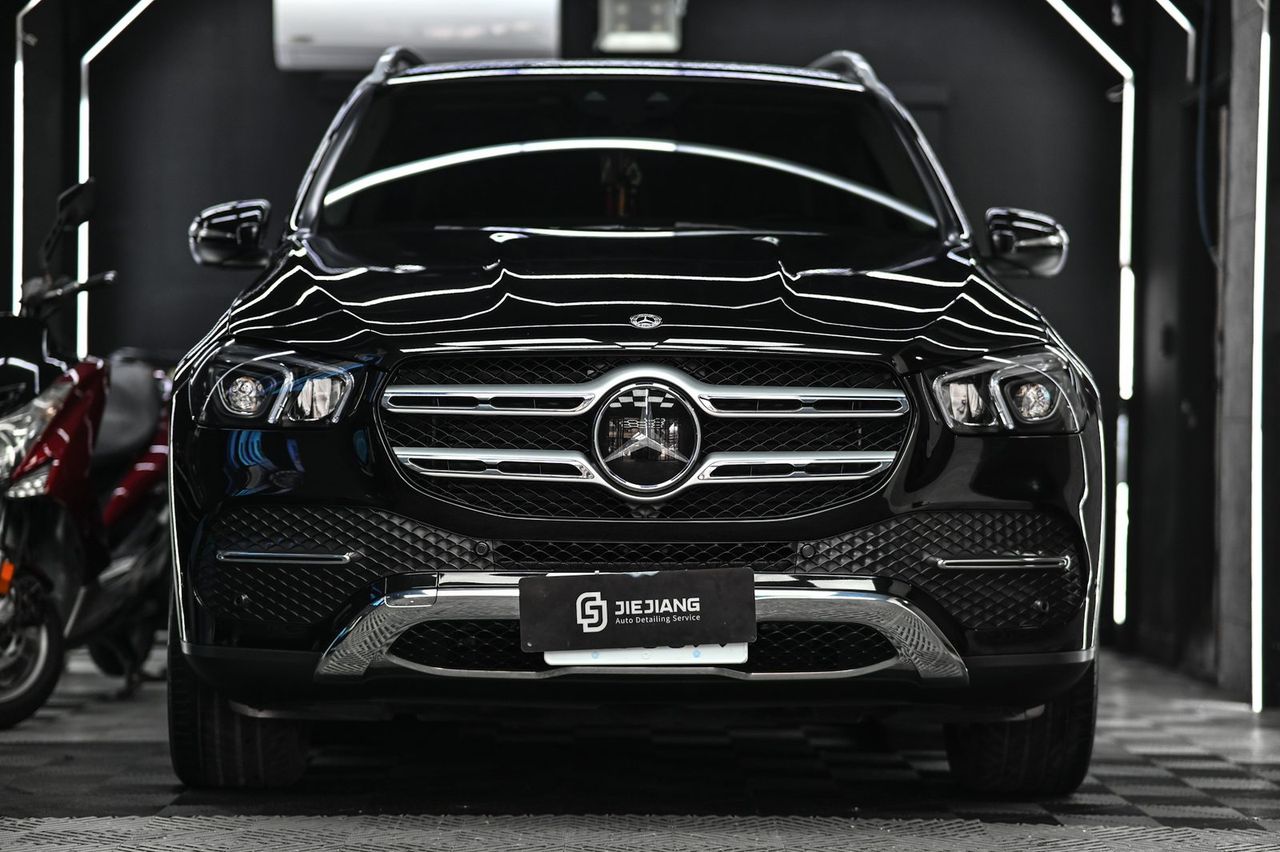 Mercedes-Benz GLE 300d 洗車打蠟與內裝美容施工案例 捷匠施工案例