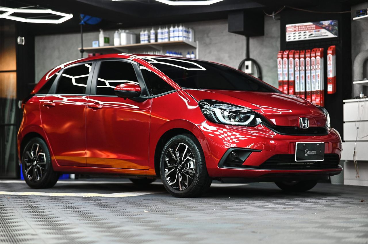 Honda Fit 拋光與鍍膜施工案例 捷匠施工案例