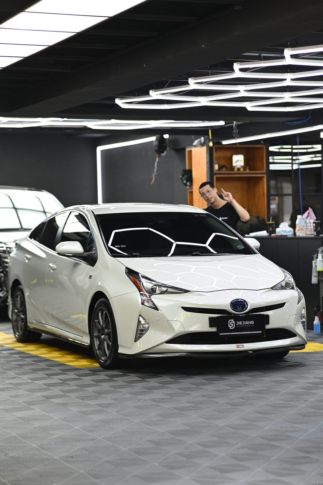 Toyota Prius 漆面鍍膜與內裝美容施工案例 捷匠施工案例