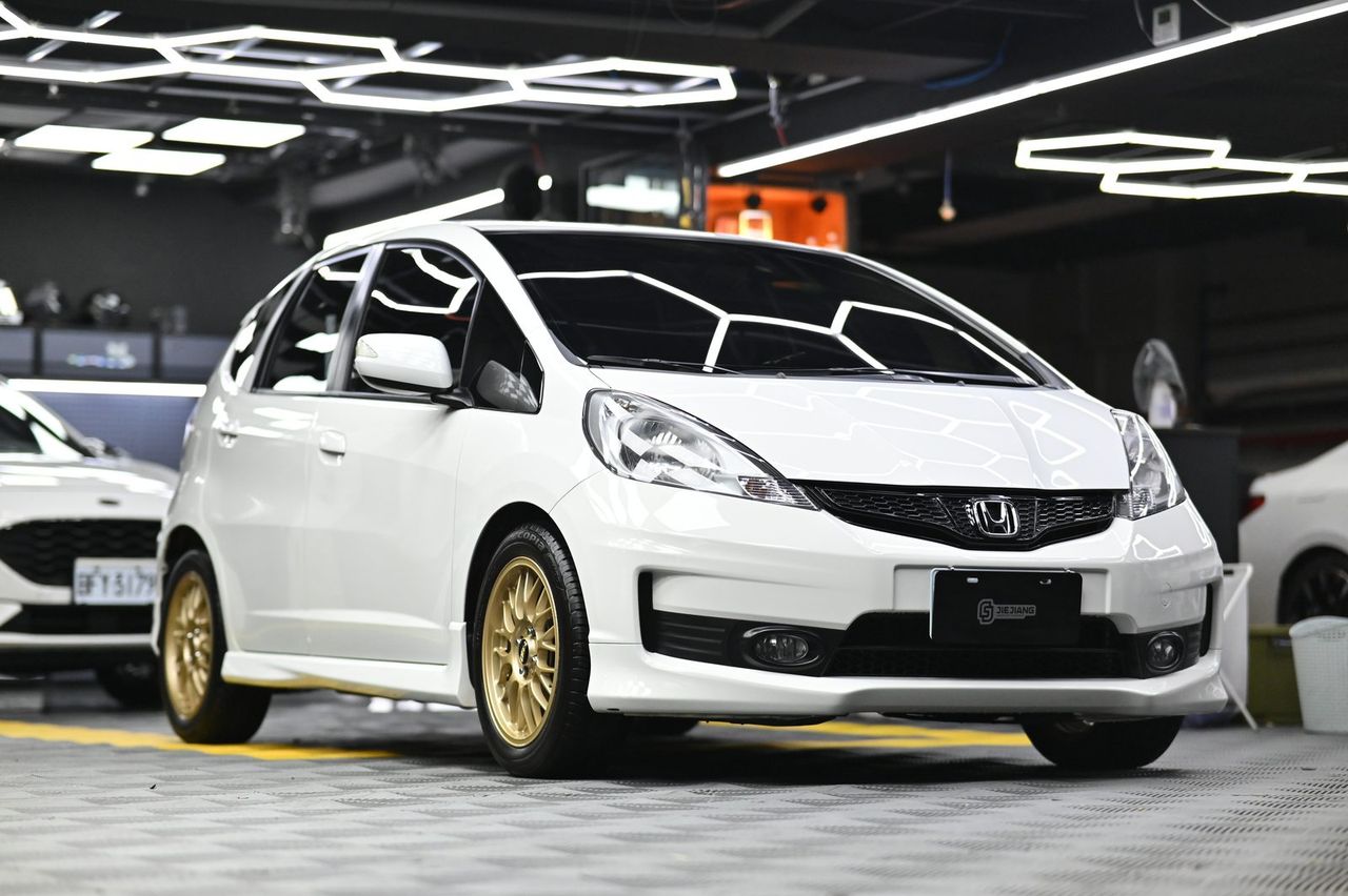 Honda Fit 漆面鍍膜施工案例 捷匠施工案例