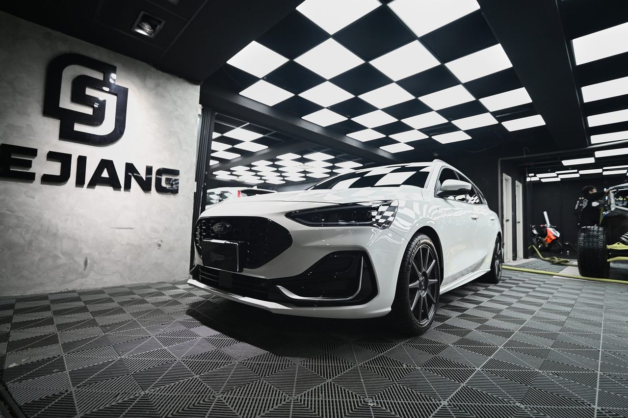 Ford Focus 漆面鍍膜施工案例 捷匠施工案例