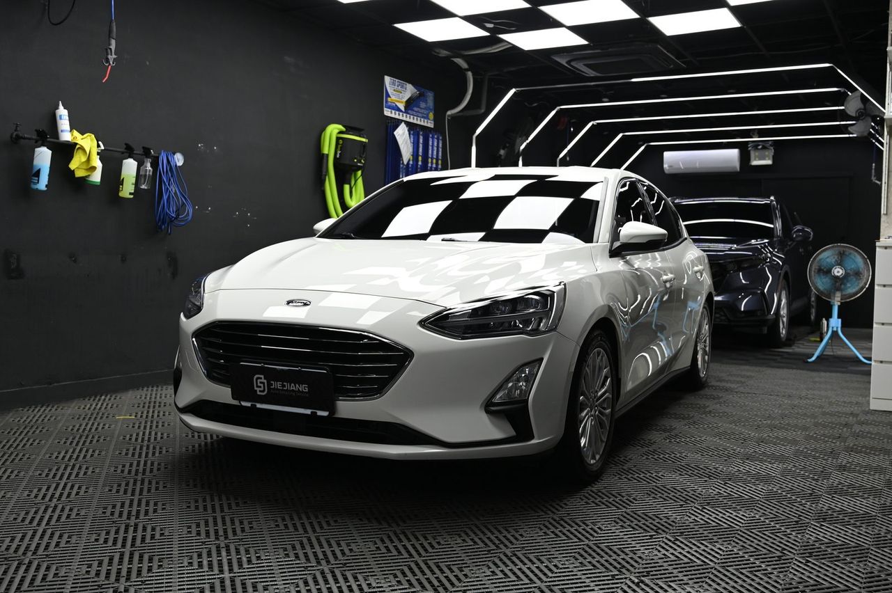 Ford Focus 漆面鍍膜施工案例 捷匠施工案例