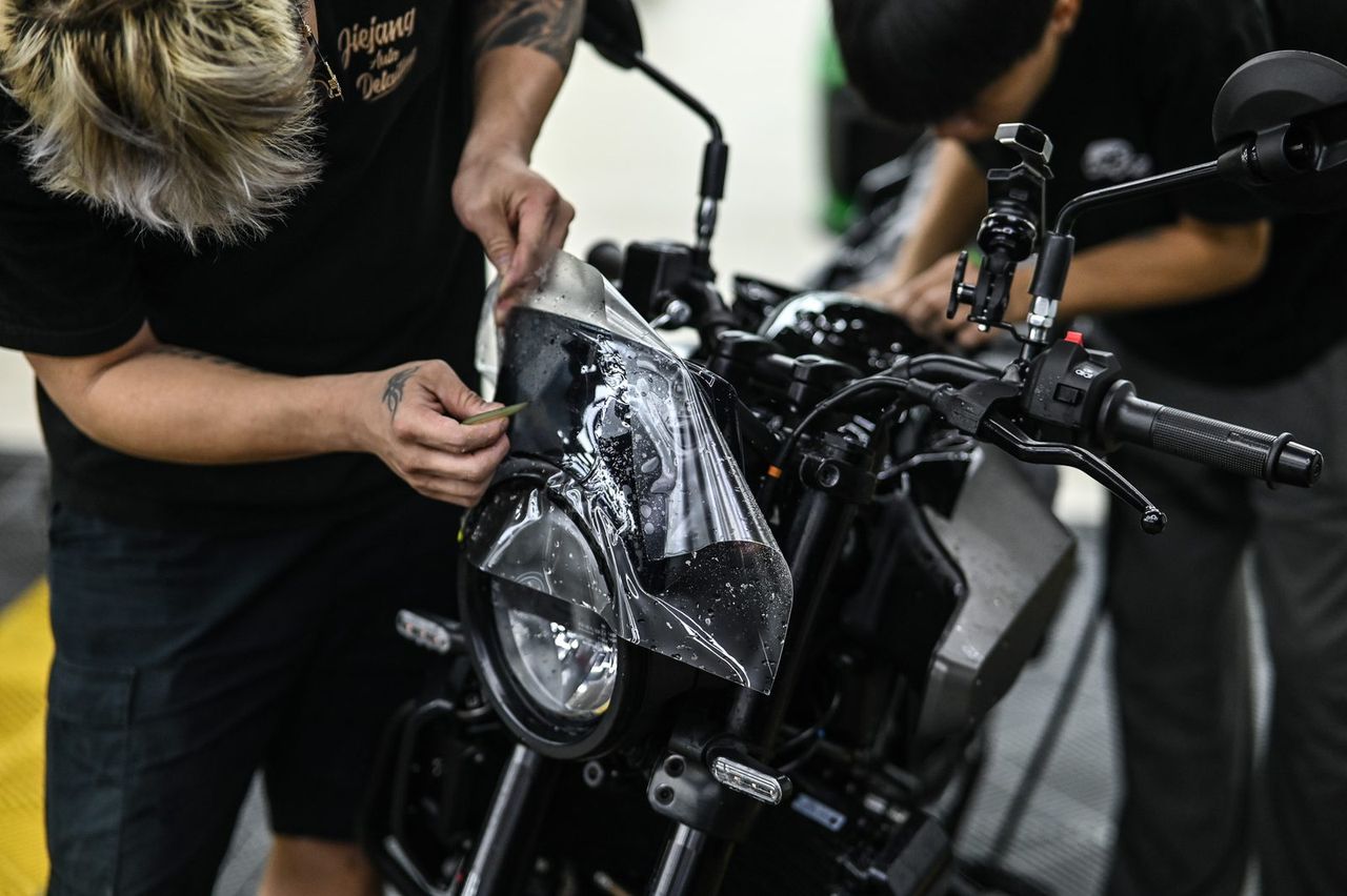Husqvarna Svartpilen 250 全車犀牛皮完工與細節實拍 第 1 張（共 6 張）——捷匠淡水旗艦店施工實錄