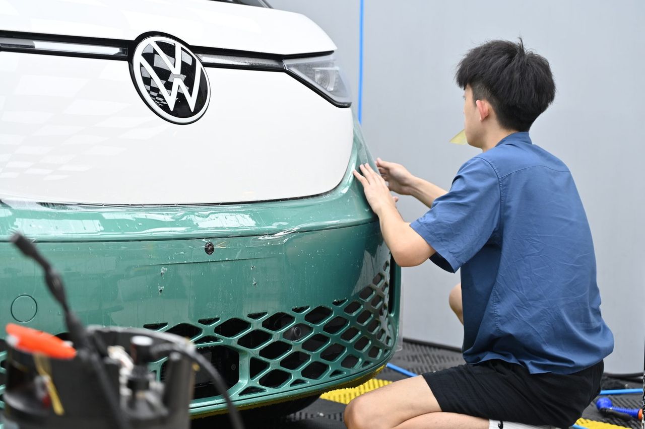 VW ID.Buzz 迎風面犀牛皮完工與細節實拍 第 1 張（共 6 張）——捷匠施工實錄