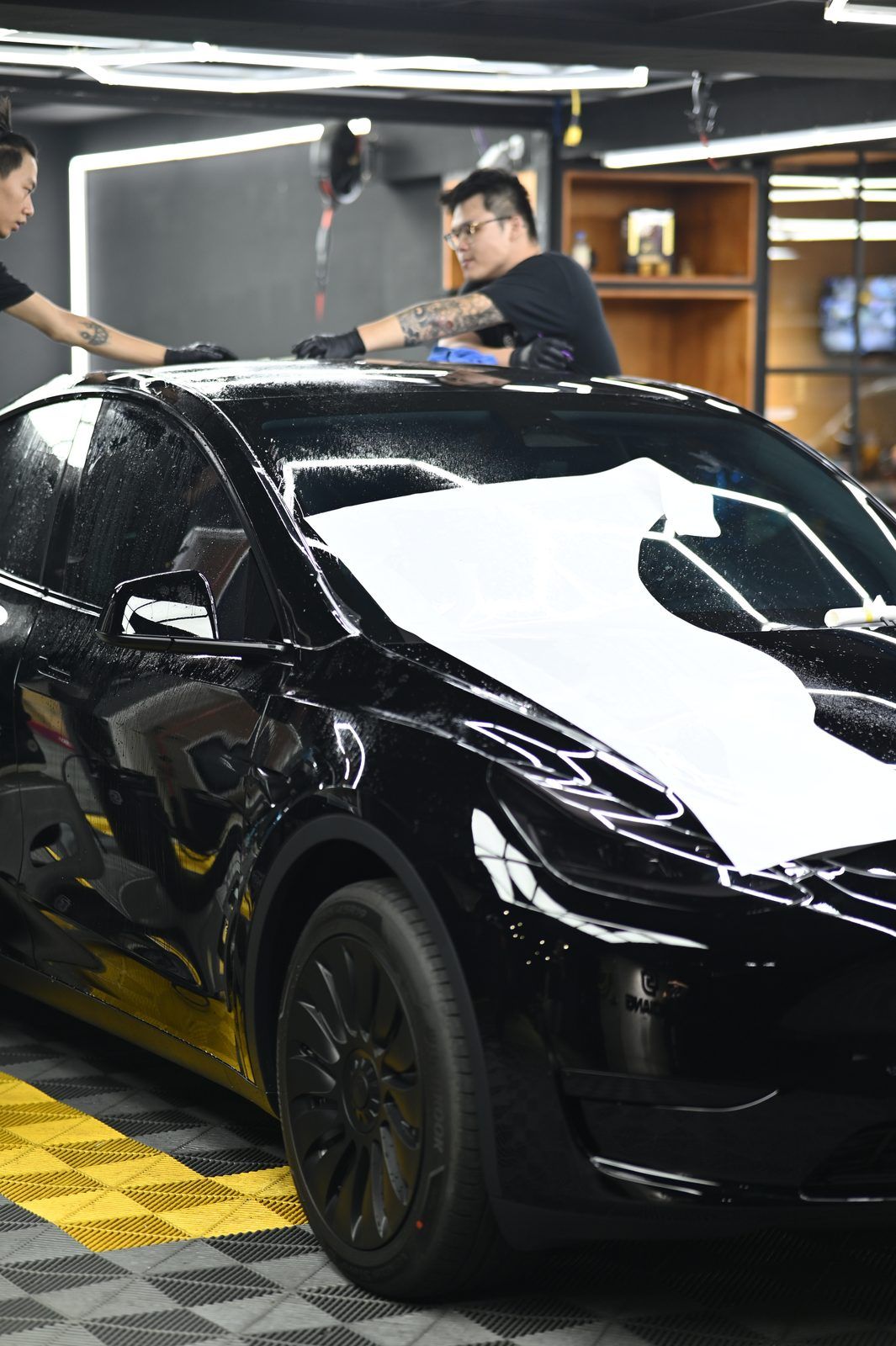 Tesla Model Y 全車犀牛皮完工與細節實拍 第 1 張（共 6 張）——捷匠淡水旗艦店施工實錄