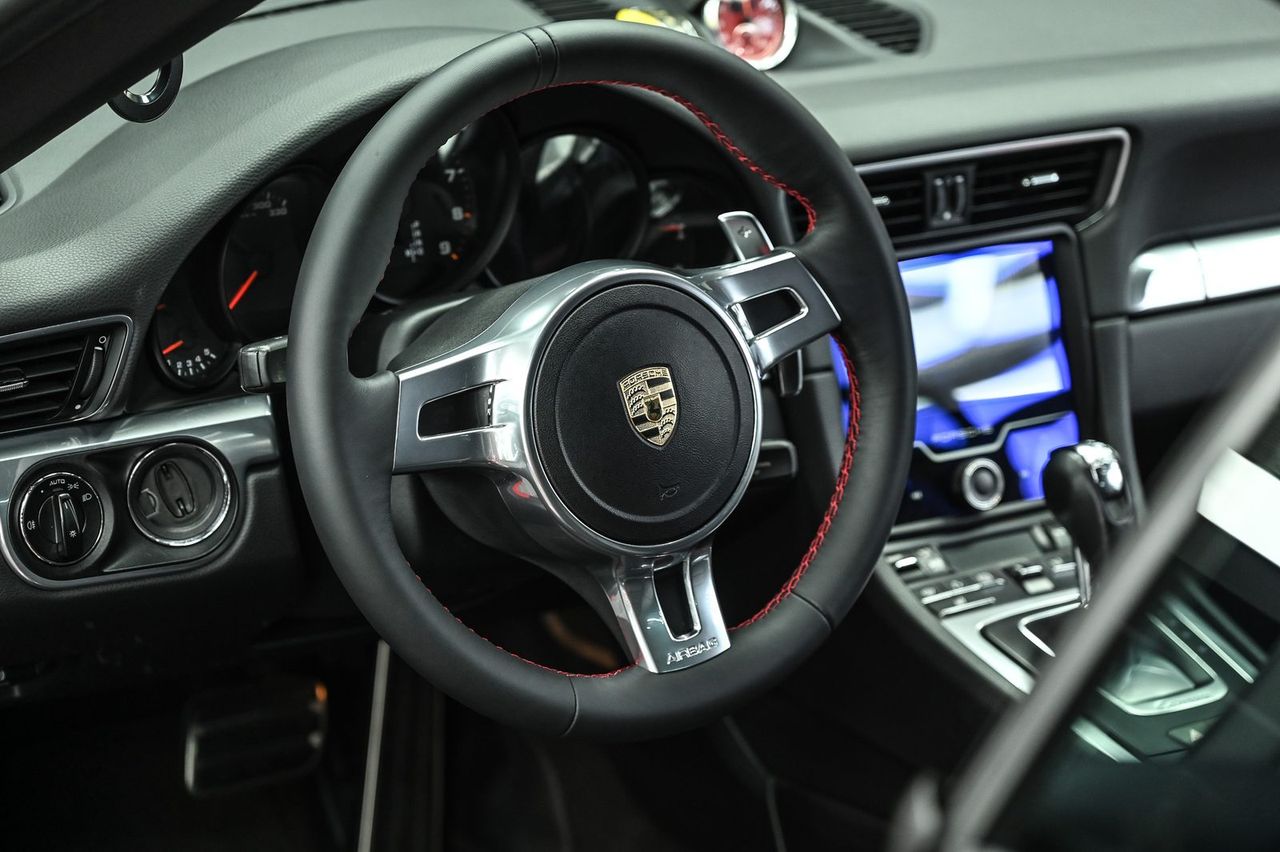 Porsche 911 洗車打蠟完工與細節實拍 第 1 張（共 6 張）——捷匠淡水旗艦店施工實錄