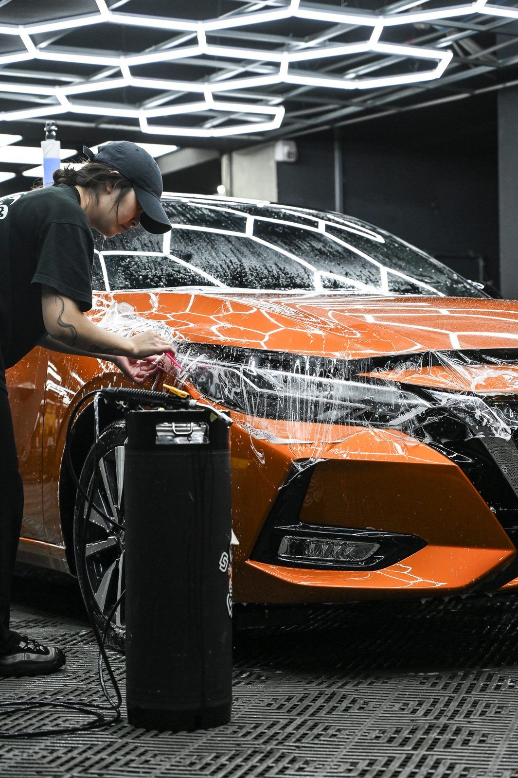 Nissan Sentra 拋光與漆面修復、漆面鍍膜完工與細節實拍 第 1 張（共 6 張）——捷匠淡水旗艦店施工實錄