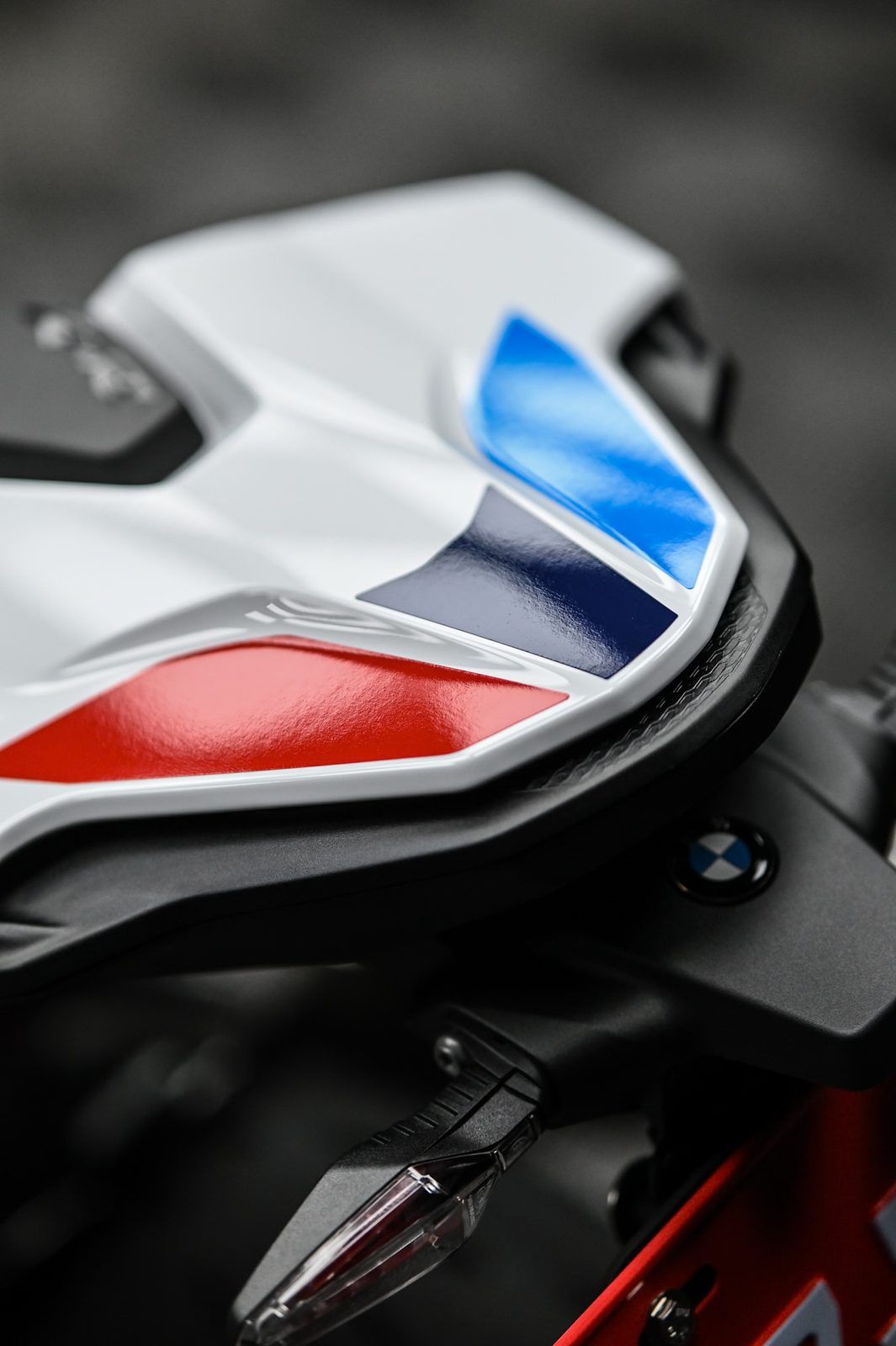 BMW S1000RR 機車美容與局部犀牛皮完工與細節實拍 第 1 張（共 6 張）——捷匠淡水旗艦店施工實錄