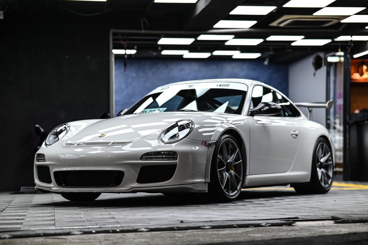 Porsche 911 GT3（997）漆面鍍膜與洗車打蠟完工與細節實拍 第 1 張（共 6 張）——捷匠淡水旗艦店施工實錄