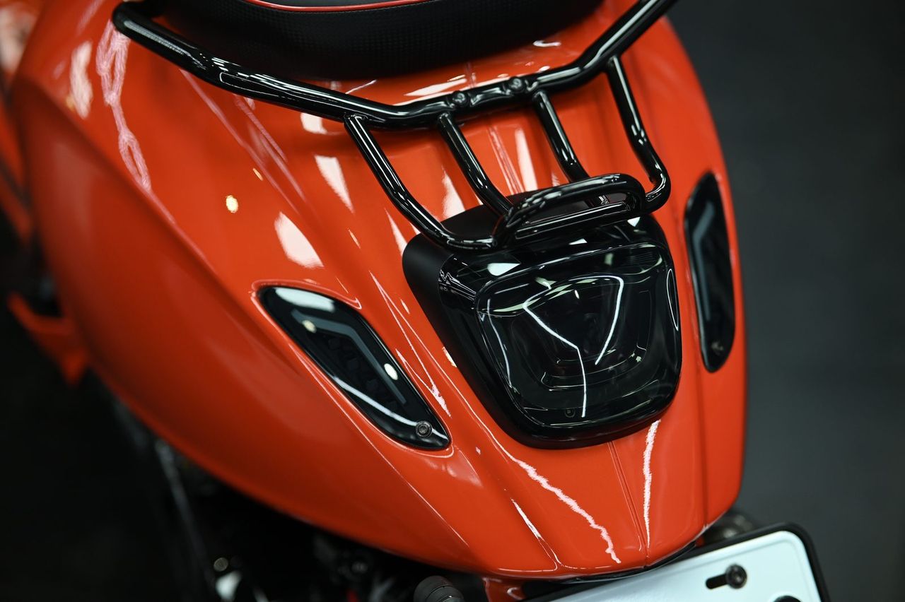 Vespa Sprint 全車犀牛皮完工與細節實拍 第 1 張（共 6 張）——捷匠淡水旗艦店施工實錄