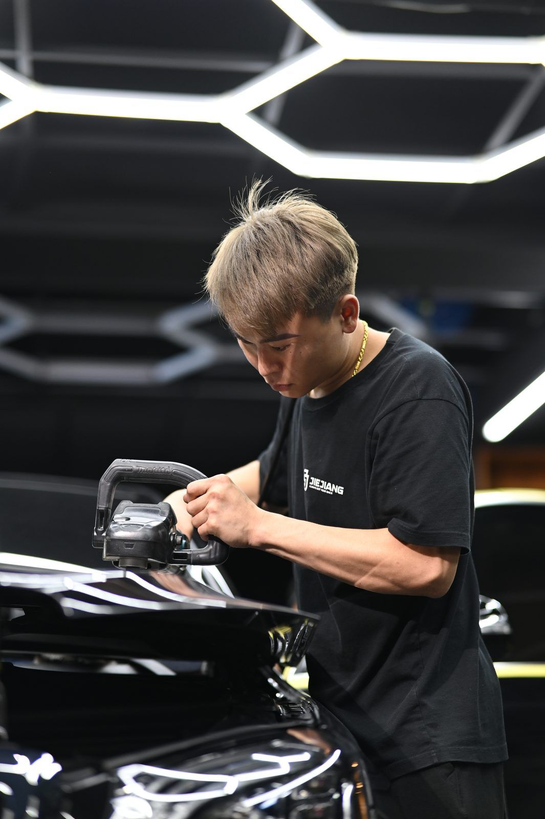 Mercedes-Benz 拋光與漆面修復完工與細節實拍 第 1 張（共 6 張）——捷匠淡水旗艦店施工實錄