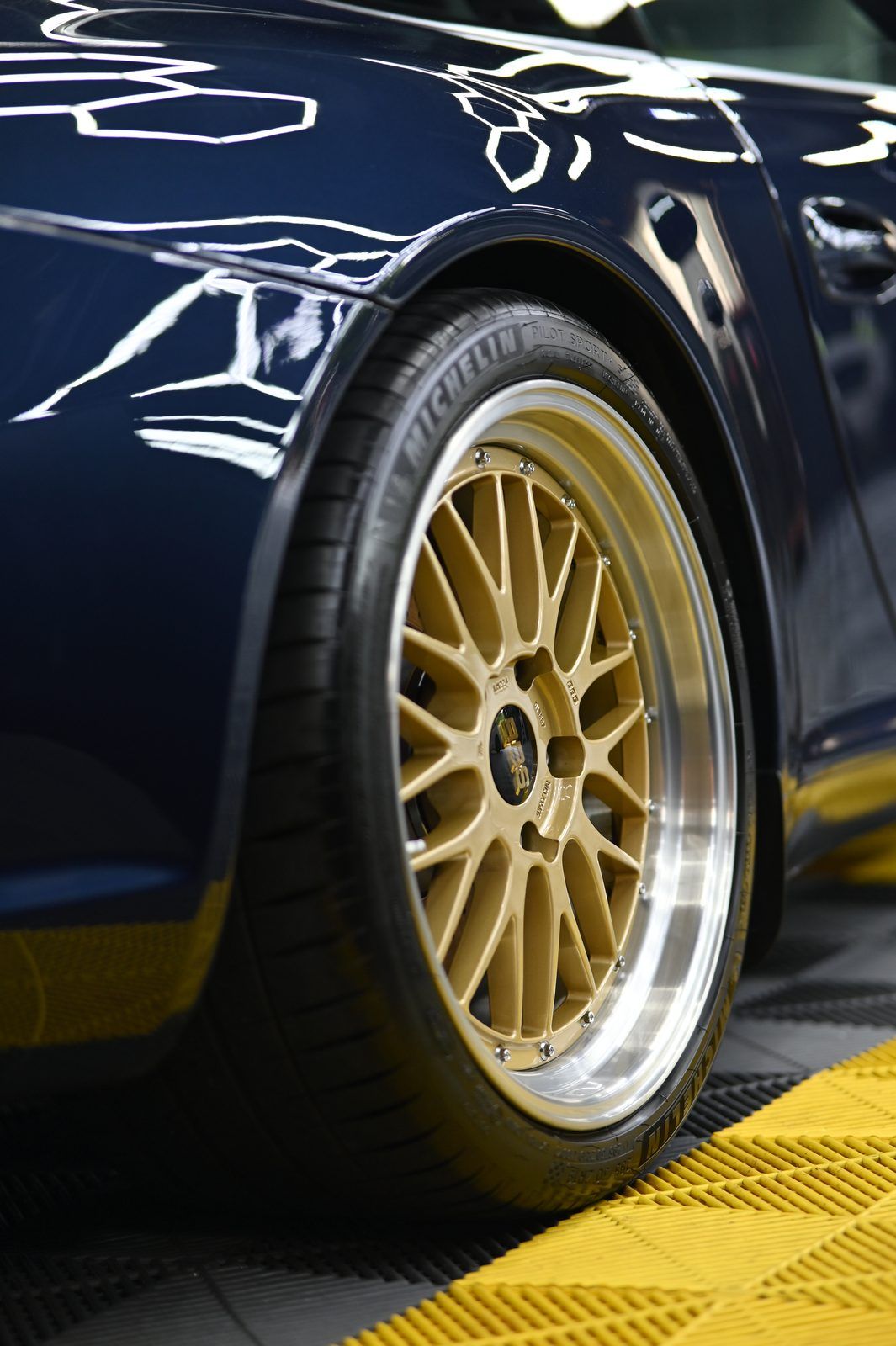 Porsche 911（997）漆面鍍膜完工與細節實拍 第 1 張（共 6 張）——捷匠淡水旗艦店施工實錄