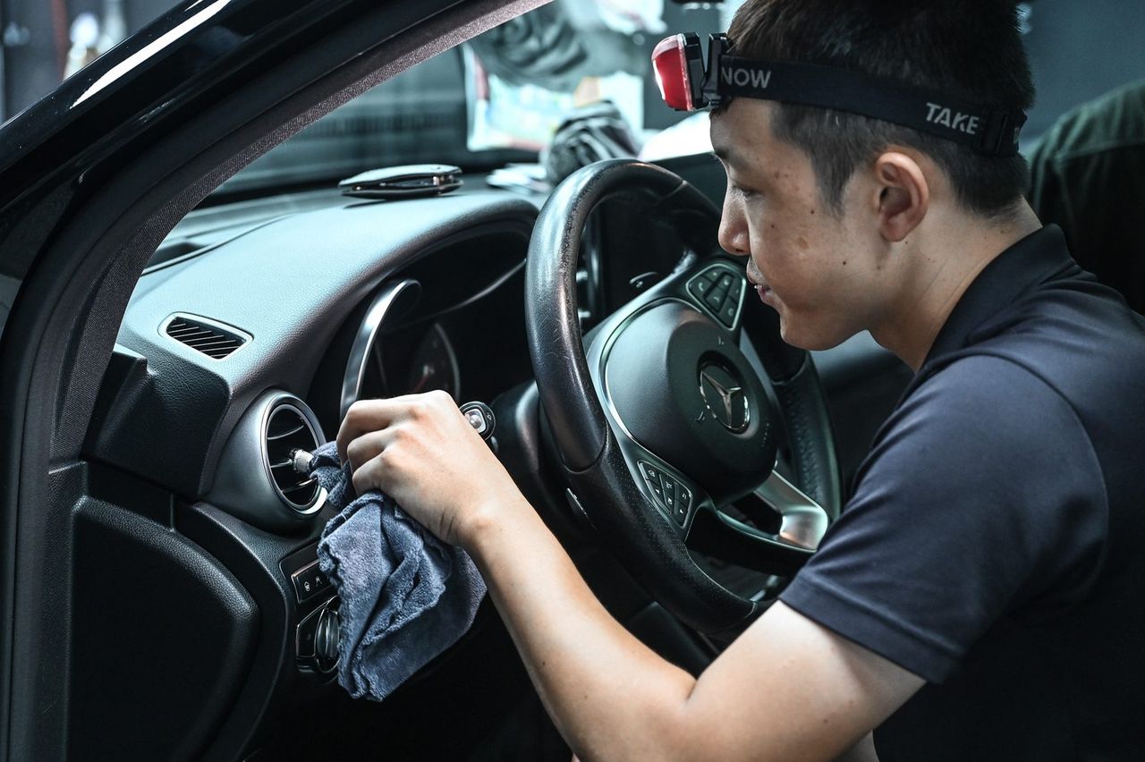 Mercedes-Benz 內裝美容完工與細節實拍 第 1 張（共 3 張）——捷匠北投店施工實錄