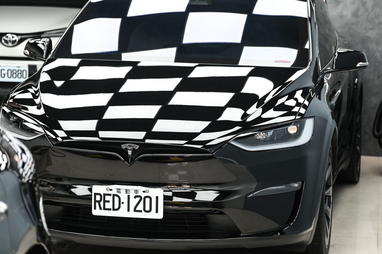 Tesla Model X 洗車打蠟完工與細節實拍 第 1 張（共 5 張）——捷匠施工實錄