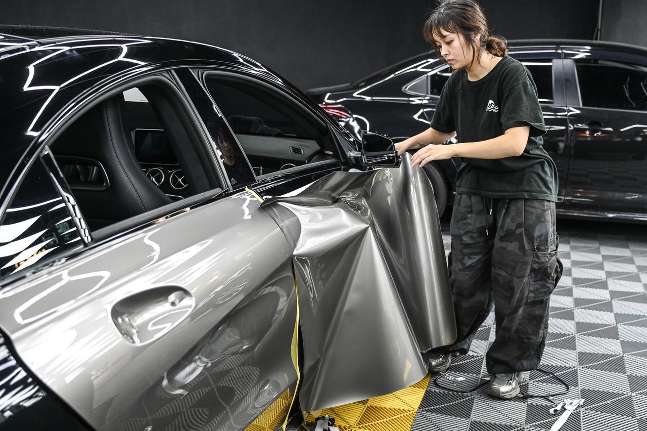 Mercedes-Benz CLA 全車改色膜完工與細節實拍 第 1 張（共 6 張）——捷匠淡水旗艦店施工實錄