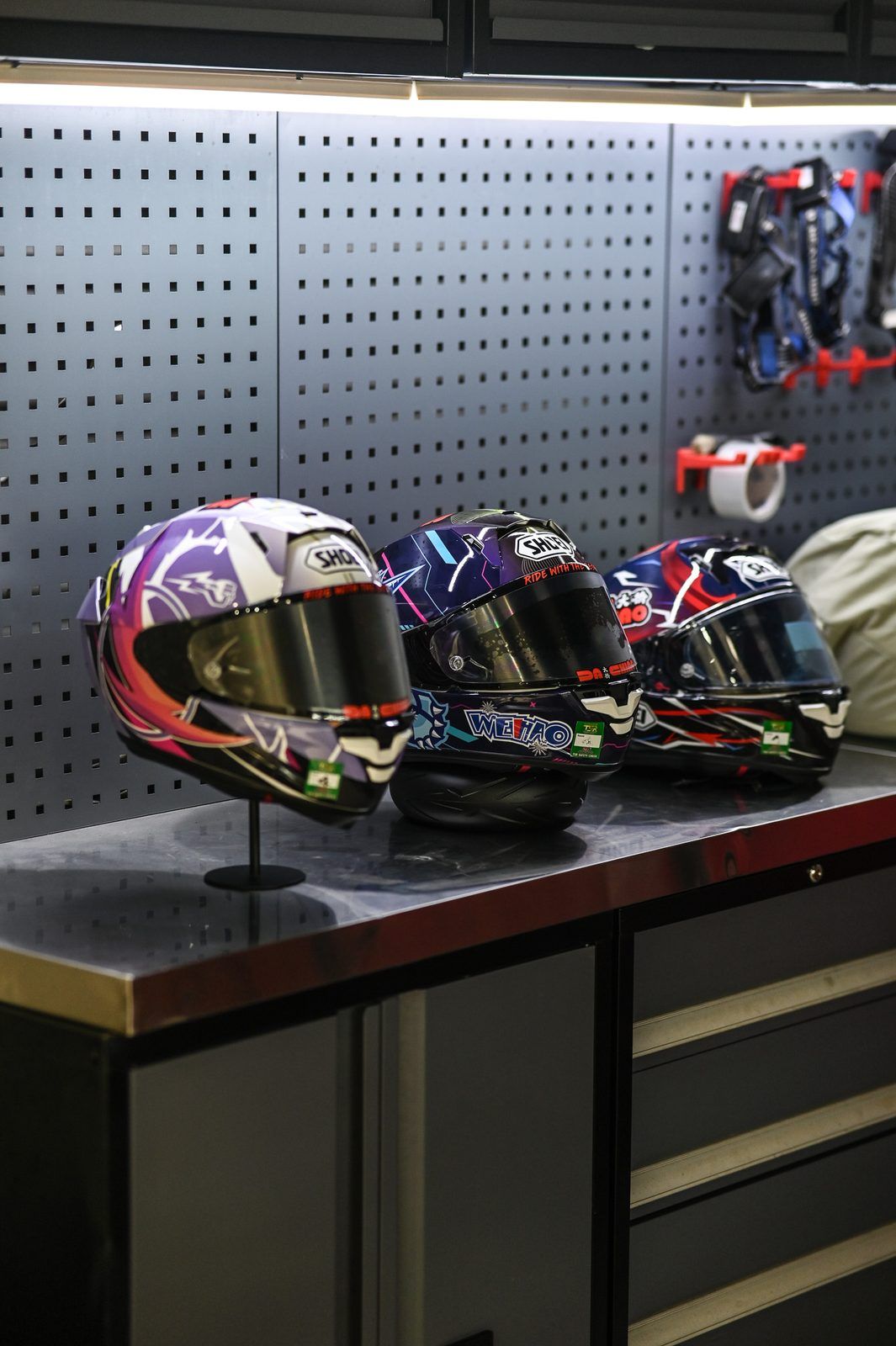 SHOEI X-Fifteen 機車美容完工與細節實拍 第 1 張（共 6 張）——捷匠淡水旗艦店施工實錄