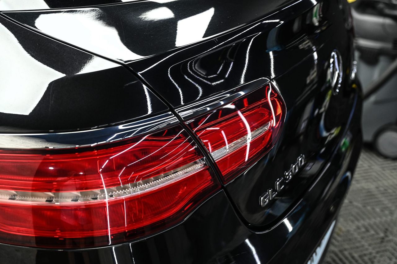 賓士 GLC300 Coupe 洗車打蠟完工與細節實拍 第 1 張（共 6 張）——捷匠北投店施工實錄