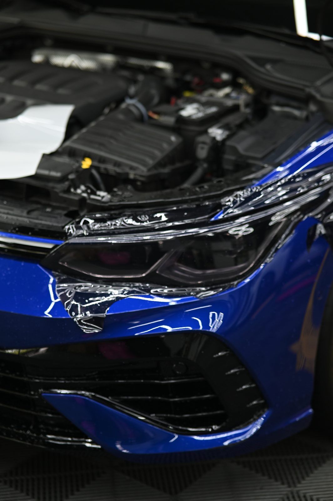 VW Golf R 迎風面犀牛皮完工與細節實拍 第 2 張（共 6 張）——捷匠淡水旗艦店施工實錄