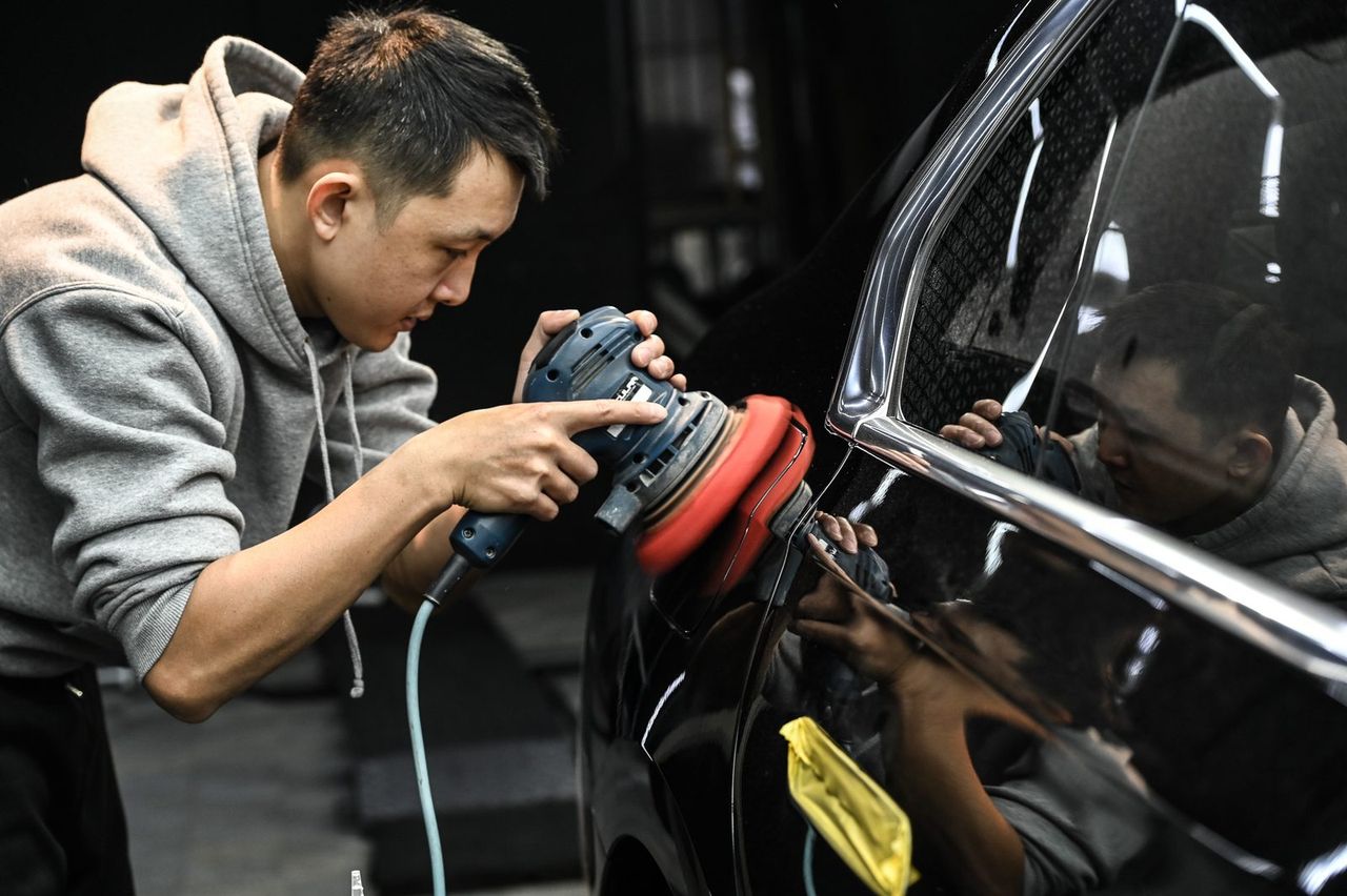 BMW 7系列漆面鍍膜完工與細節實拍 第 2 張（共 6 張）——捷匠北投店施工實錄