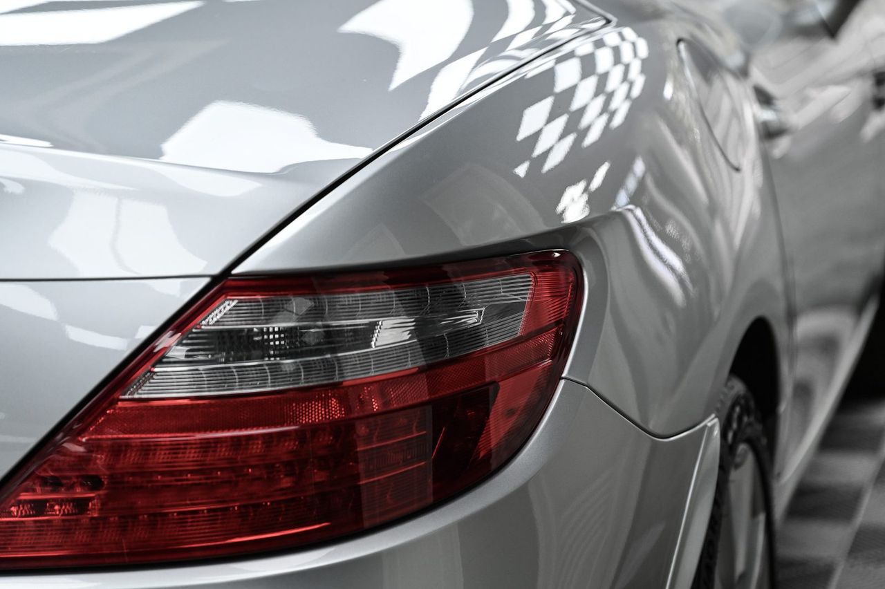 Mercedes-Benz SLK 洗車打蠟完工與細節實拍 第 2 張（共 6 張）——捷匠淡水旗艦店施工實錄