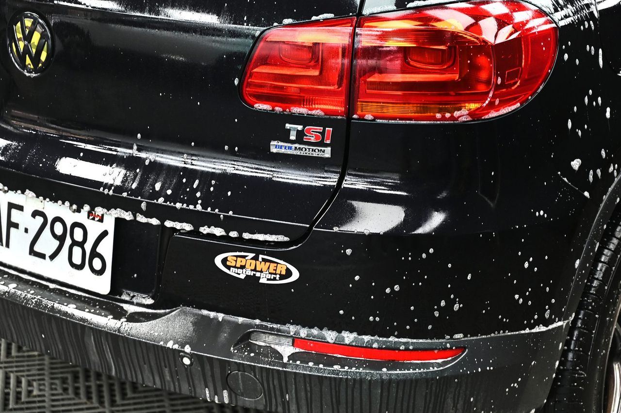 VW Tiguan 洗車打蠟完工與細節實拍 第 2 張（共 6 張）——捷匠淡水旗艦店施工實錄