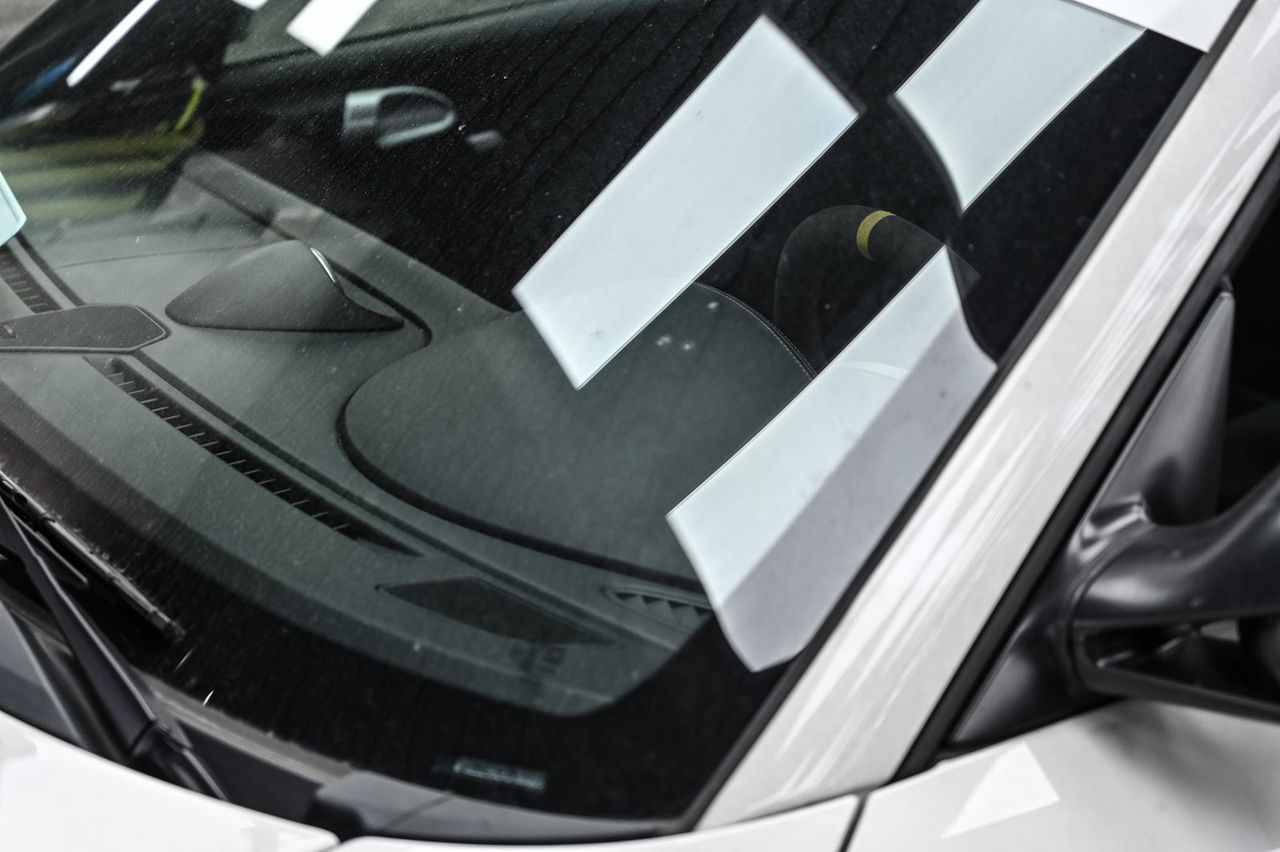 Porsche 911 GT3（997）漆面鍍膜與洗車打蠟完工與細節實拍 第 2 張（共 6 張）——捷匠淡水旗艦店施工實錄
