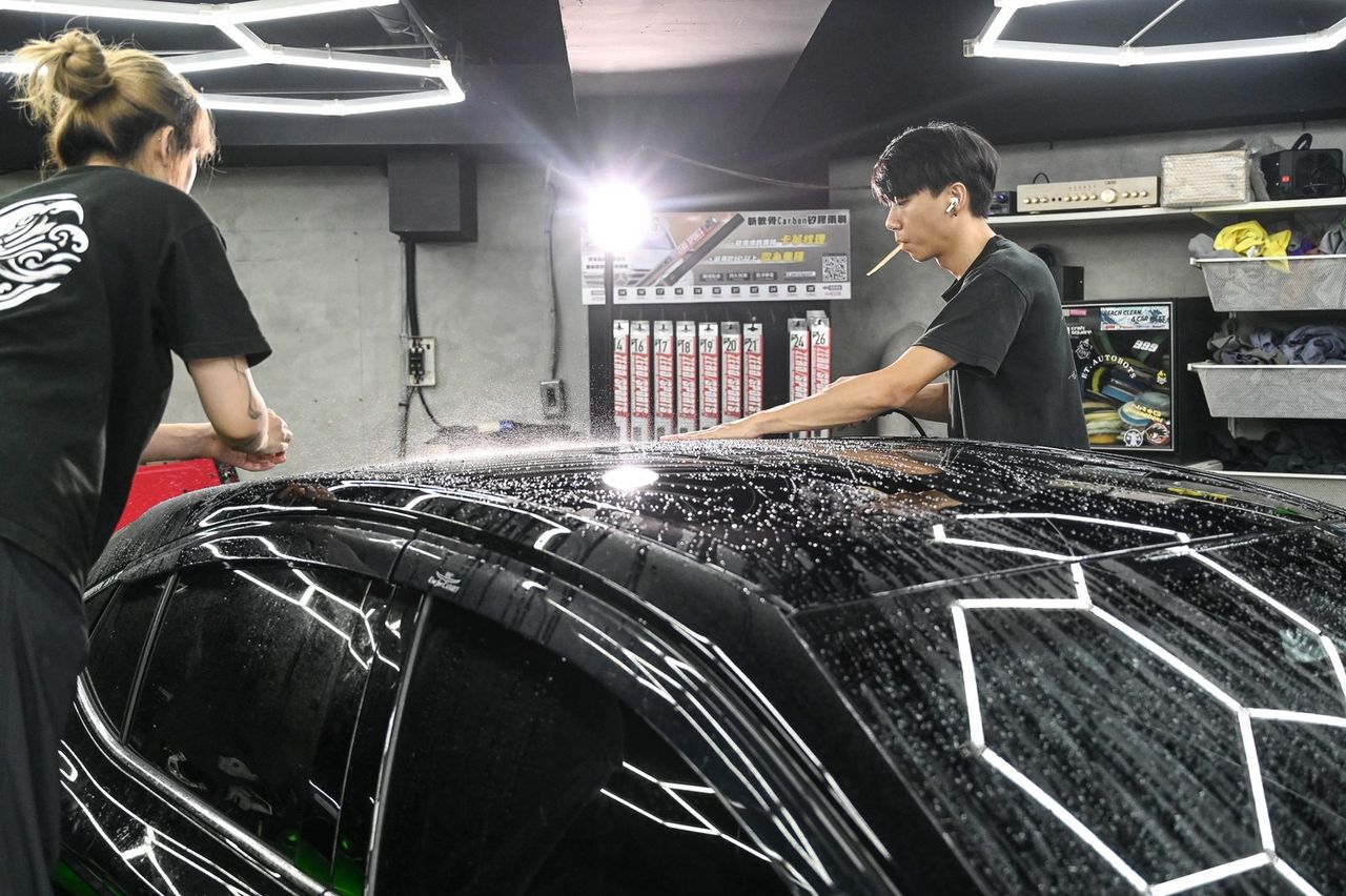 Toyota Camry 全車犀牛皮完工與細節實拍 第 2 張（共 6 張）——捷匠淡水旗艦店施工實錄