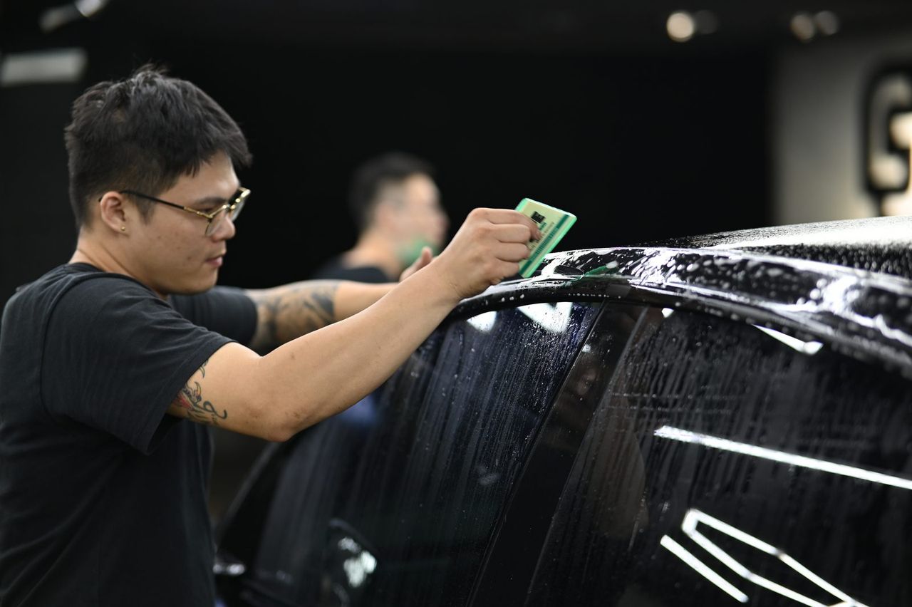 Tesla Model Y 全車犀牛皮完工與細節實拍 第 2 張（共 6 張）——捷匠淡水旗艦店施工實錄