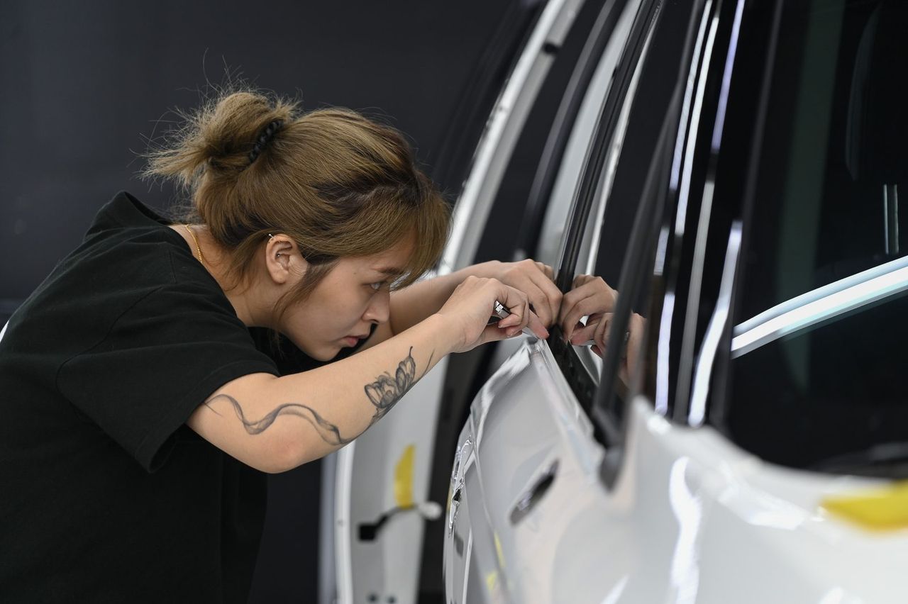 KIA Carnival 全車犀牛皮完工與細節實拍 第 2 張（共 6 張）——捷匠北投店施工實錄