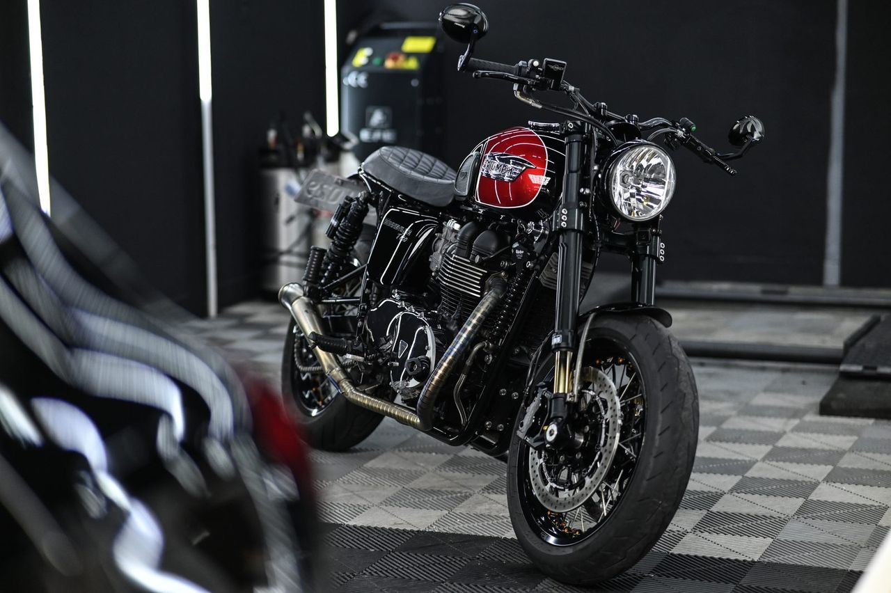 Triumph Bonneville T100 機車美容完工與細節實拍 第 2 張（共 6 張）——捷匠北投店施工實錄