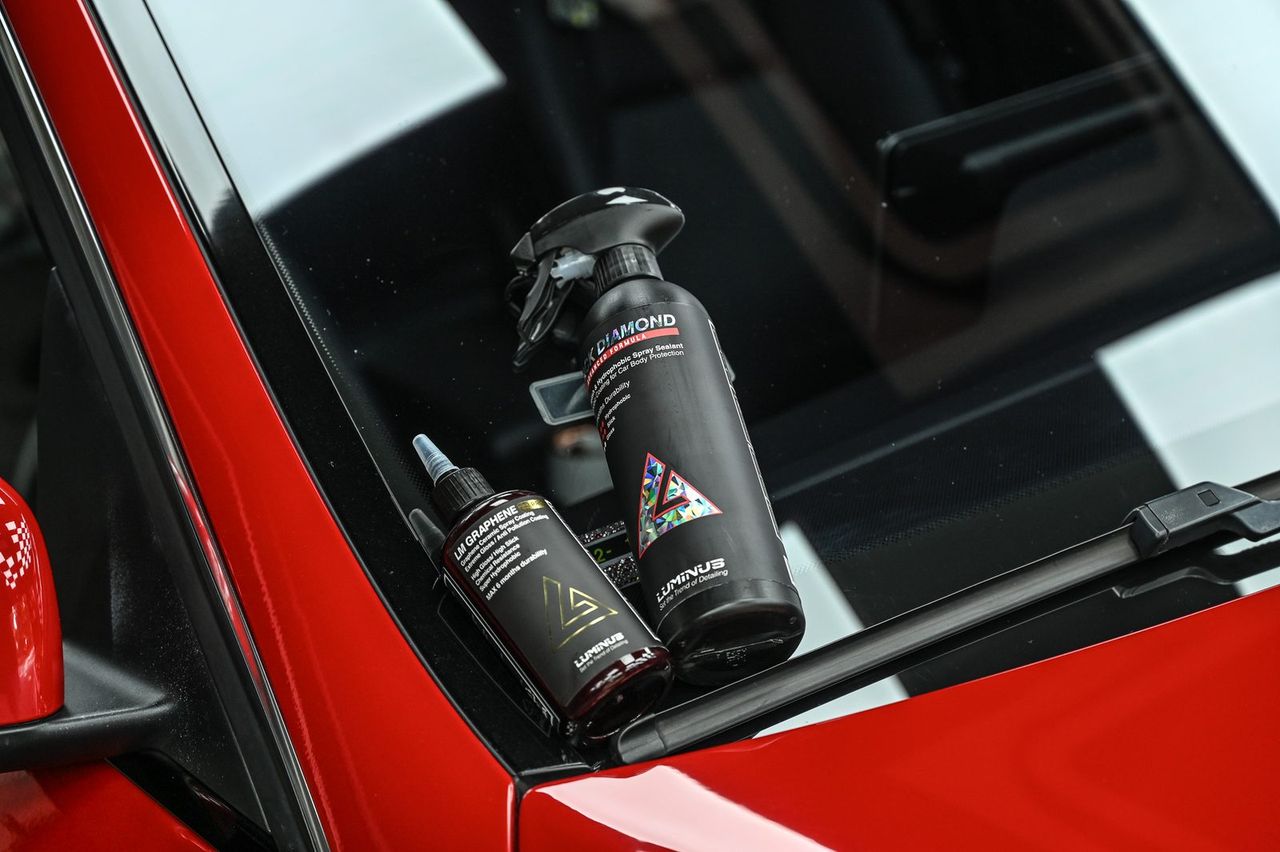 Mercedes-Benz C-Class 漆面鍍膜完工與細節實拍 第 2 張（共 5 張）——捷匠淡水旗艦店施工實錄