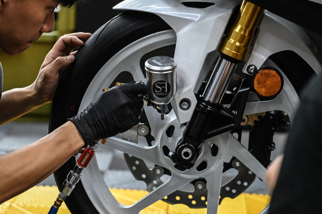 Honda CBR250RR 機車美容完工與細節實拍 第 2 張（共 6 張）——捷匠淡水旗艦店施工實錄