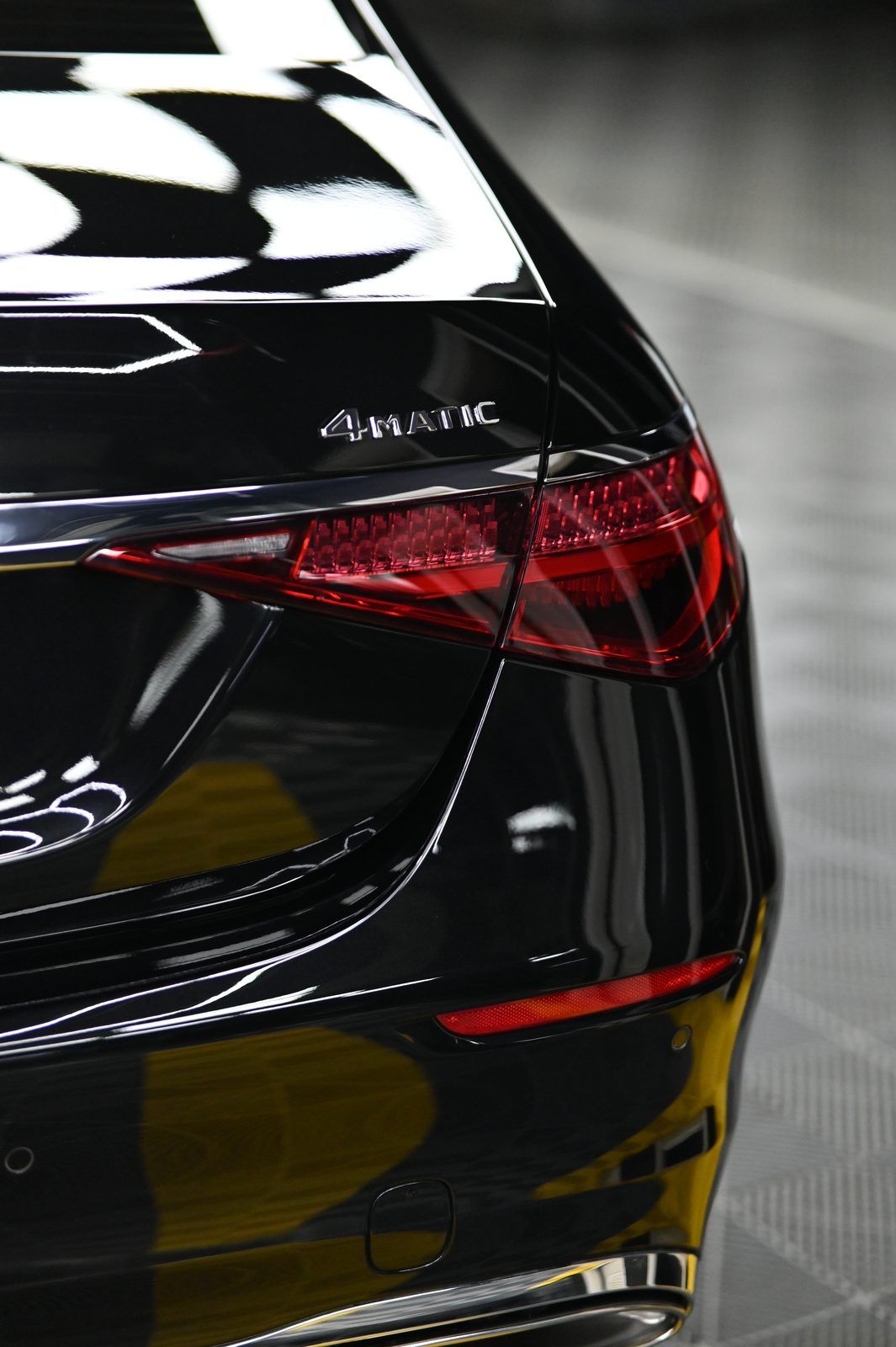 Mercedes-Benz S-Class 拋光與漆面修復完工與細節實拍 第 2 張（共 6 張）——捷匠淡水旗艦店施工實錄