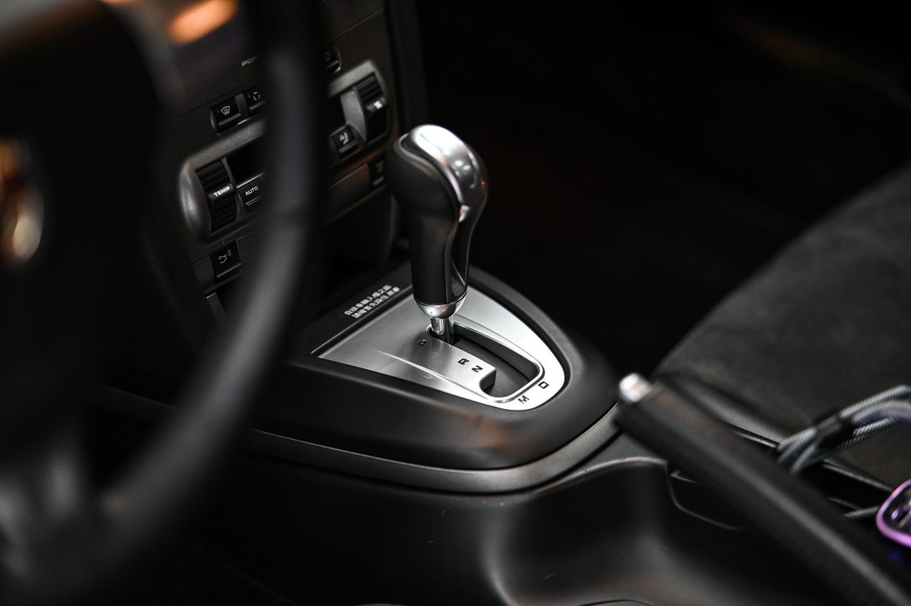 Porsche（Cayman）拋光與漆面修復、漆面鍍膜完工與細節實拍 第 2 張（共 6 張）——捷匠施工實錄