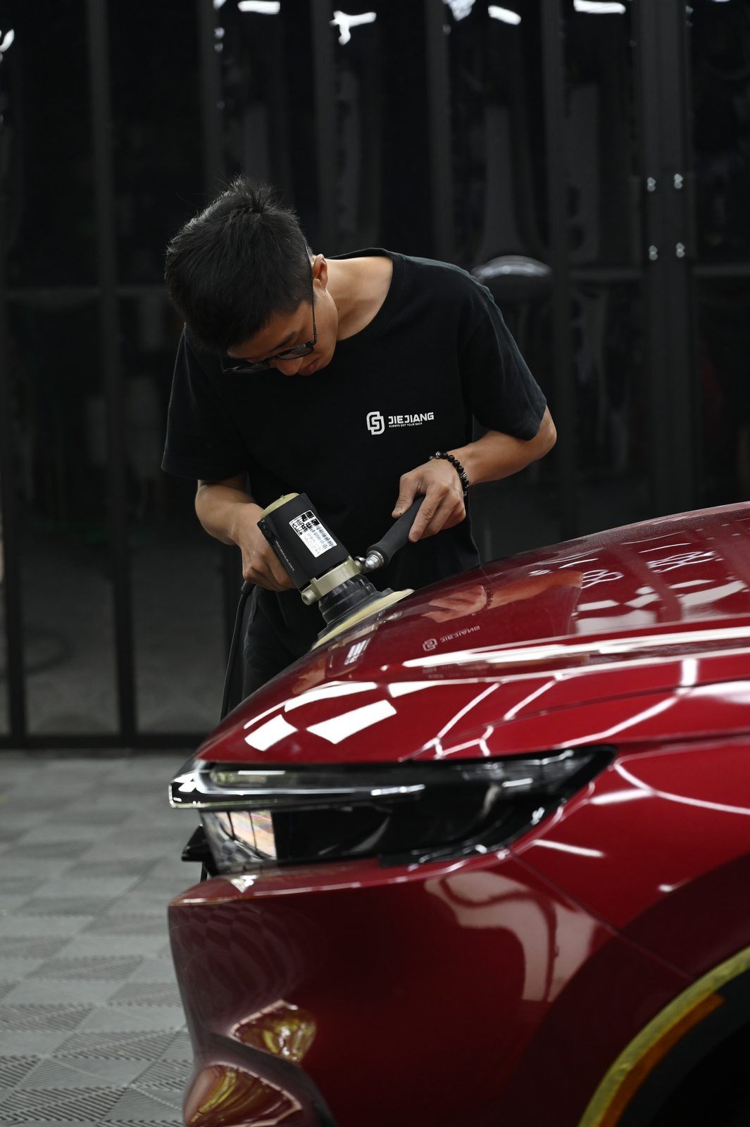 Honda CR-V 拋光與鍍膜完工與細節實拍 第 2 張（共 6 張）——捷匠淡水旗艦店施工實錄